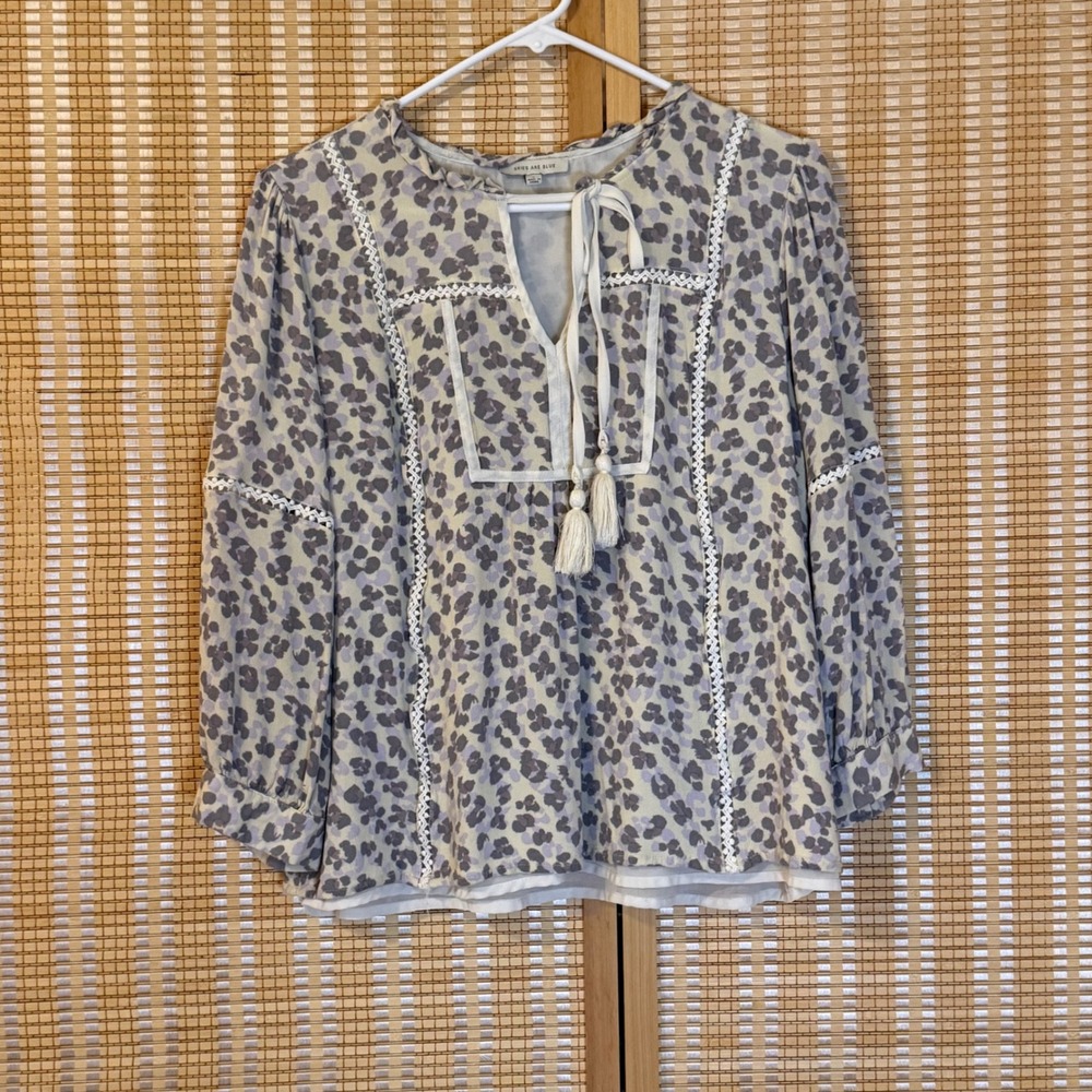 Skies Are Blue Women Large Leopard Print Boho Tassel Blouse Grey Lavender Boho